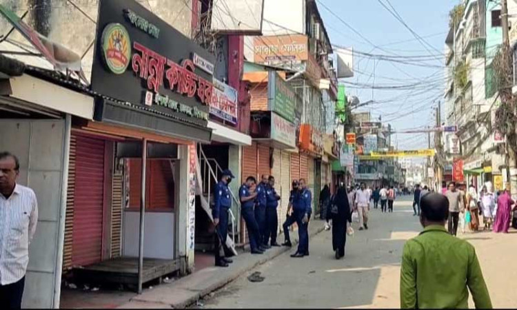 কিশোরগঞ্জে দোকান মালিকদের কমপ্লিট শাটডাউন