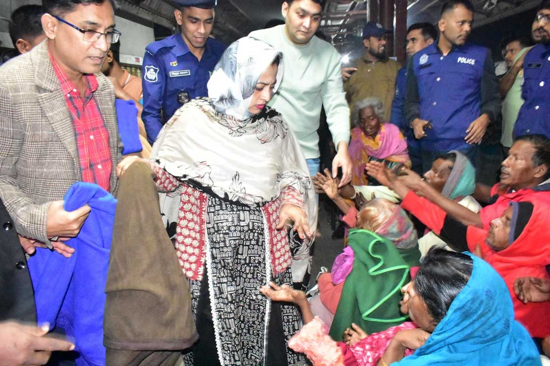 গরিব ও অসহায়রা যেন এই শীতে কষ্ট না করে সেজন্যই তাদের পাশে এসে দাড়িয়েছি