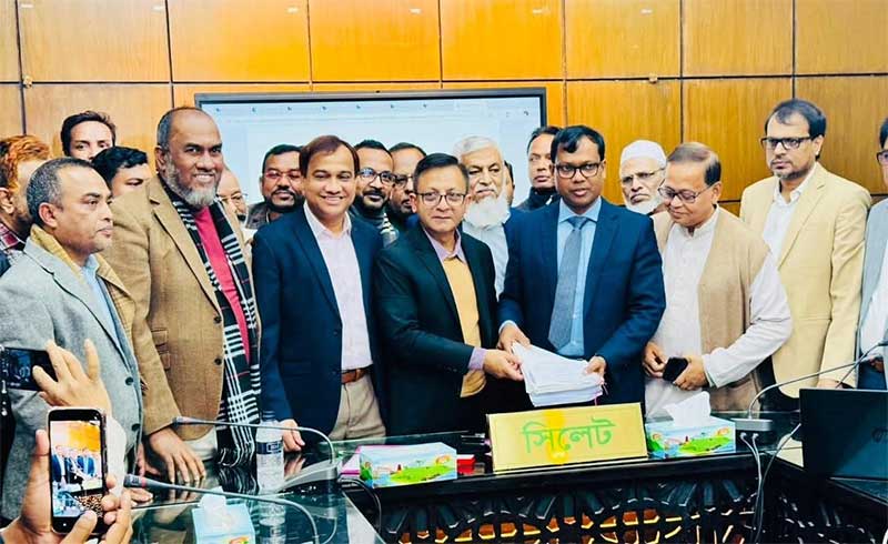 সিলেট -১ আসনে নেতাকর্মীদেরকে সাথে নিয়ে মনোনয়ন জমা দিলেন খন্দকার আব্দুল মুক্তাদির