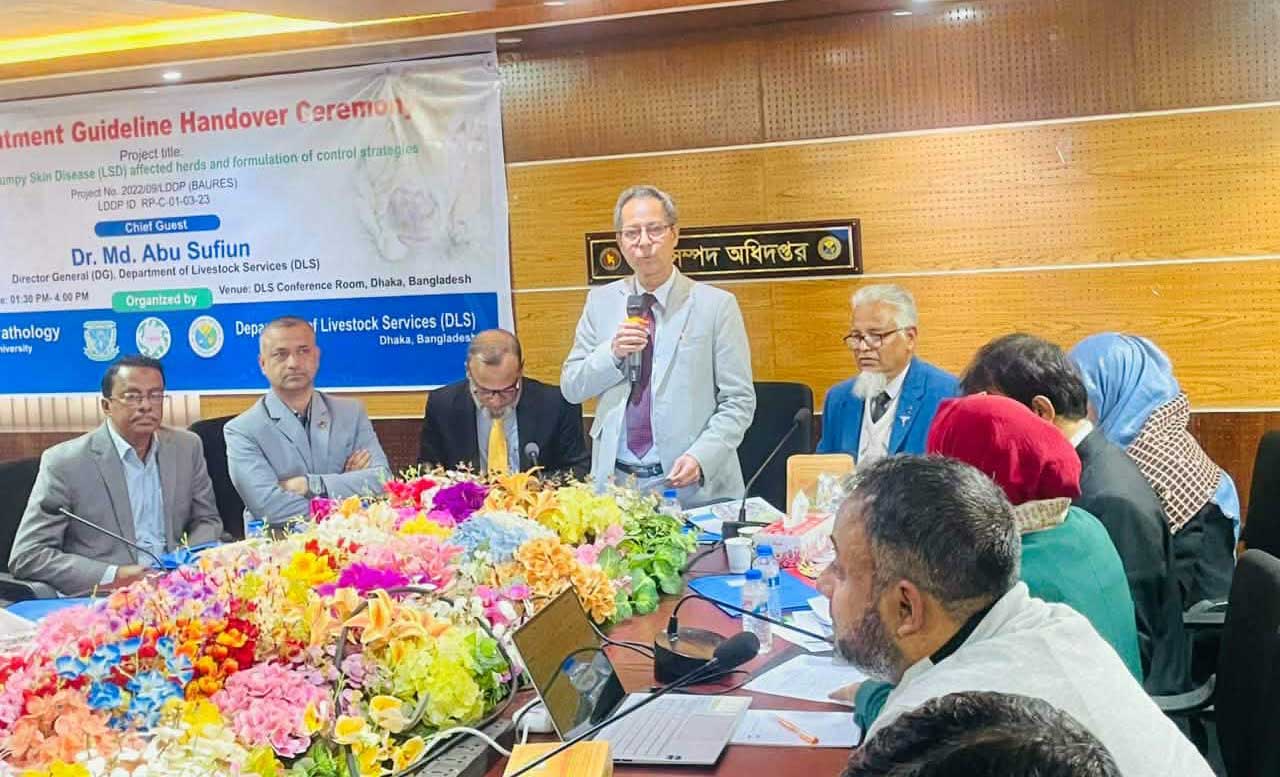 লাম্পি স্কিন ডিজিজের চিকিৎসা নির্দেশনা প্রাণিসম্পদ অধিদপ্তরে হস্তান্তর করলো বাকৃবি