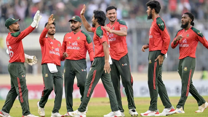নাজমুল পদত্যাগ না করলে খেলা বন্ধের হুমকি ক্রিকেটারদের