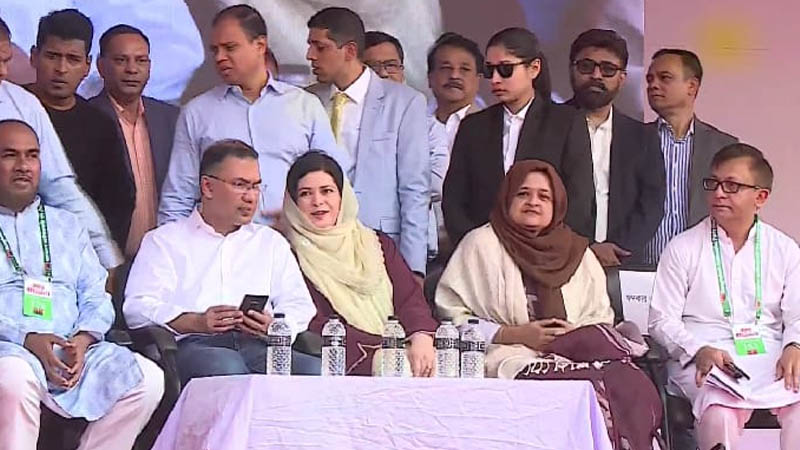 সিলেটে মঞ্চে তারেক রহমানের পাশেই ছিলেন ডা. জুবাইদা