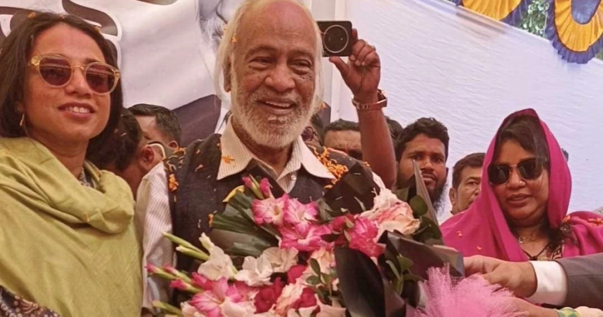 বিশ্বে এই দেশকে একটি সম্মান জনক জাতি হিসেবে পরিচিত করতে কাজ করবো