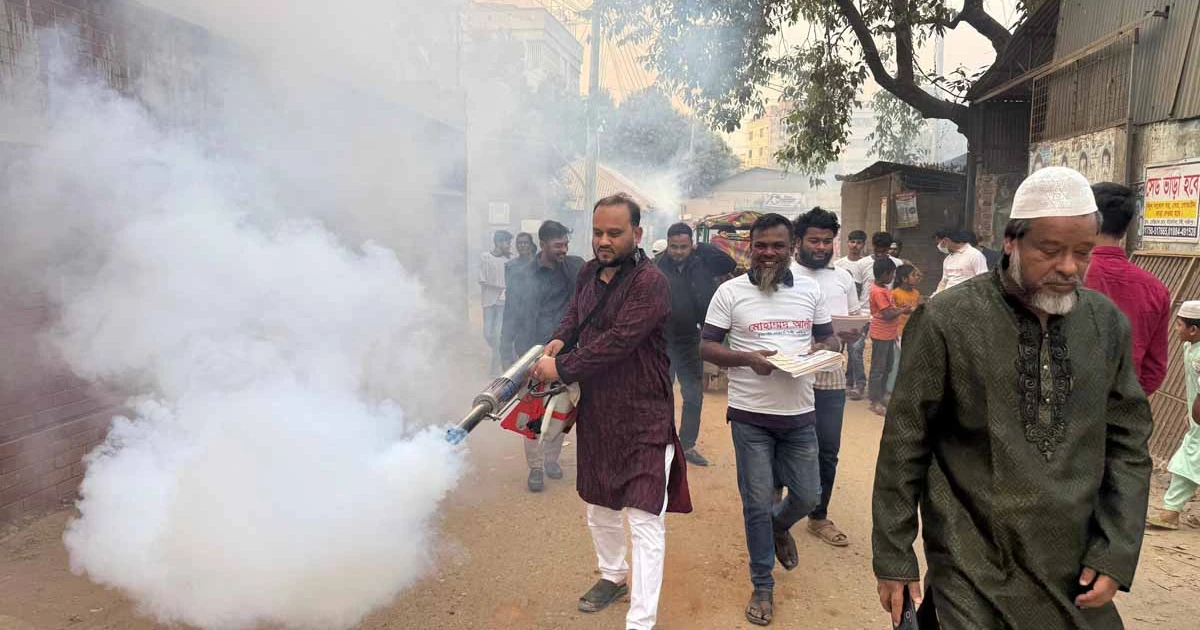 টঙ্গীতে মহানগর যুবদল নেতার উদ্যোগে মশা নিধন কর্মসূচি