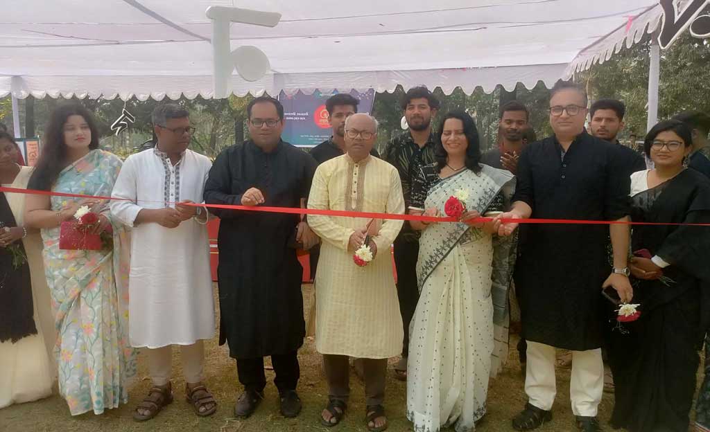 জাবিতে মাতৃভাষা দিবস উপলক্ষে বিবর্তন সংসদ কর্তৃক বইমেলা ও কবিতা পাঠের আয়োজন