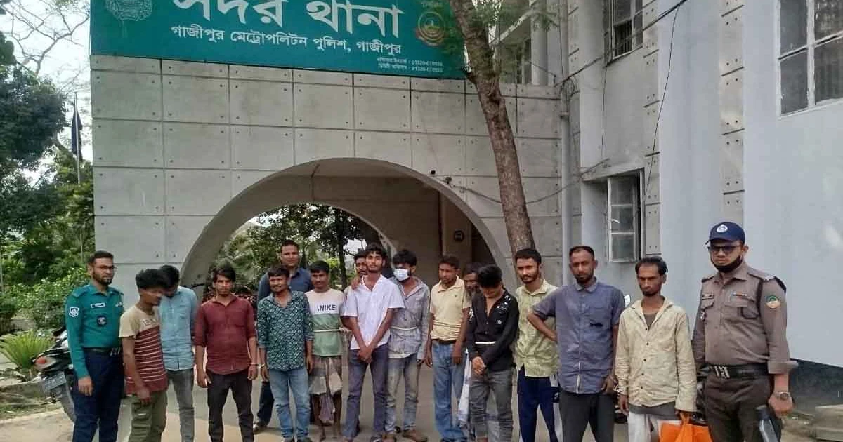 পুলিশের অভিযানে গাজীপুরে পলাতক আসামী সহ ৩৩ জন আটক