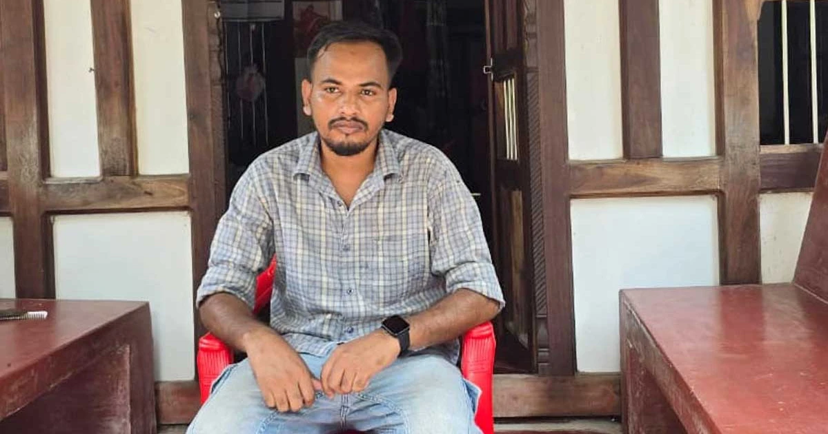 স্বামীর স্বীকৃতির দাবিতে যুবকের অনশন