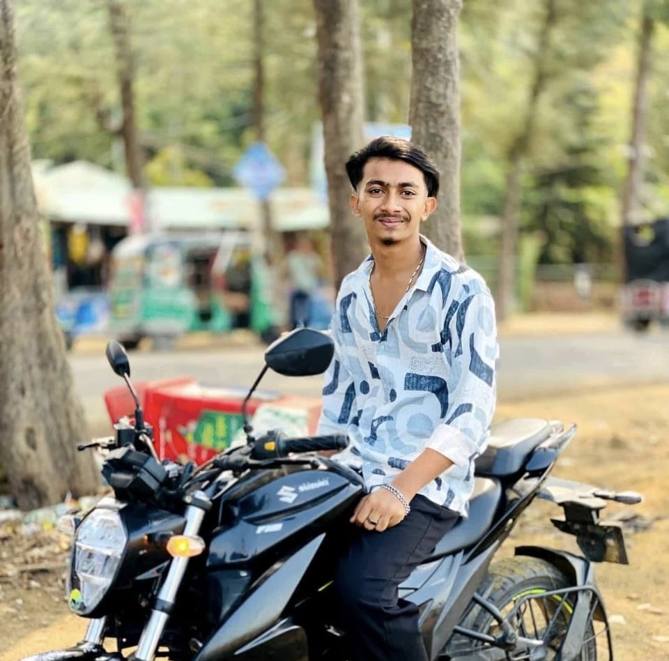 মোটরসাইকেলের তেল আনতে গিয়ে তরুণের মৃত্যু