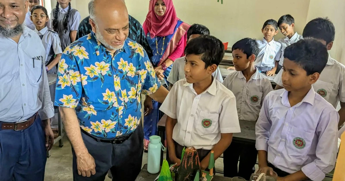 বাকৃবির মুক্তিযোদ্ধা স্মৃতি বিদ্যালয়ে প্রথমবারের মতো 'ক্ষুদে শিক্ষার্থীদের উদ্ভাবনী মেলা'