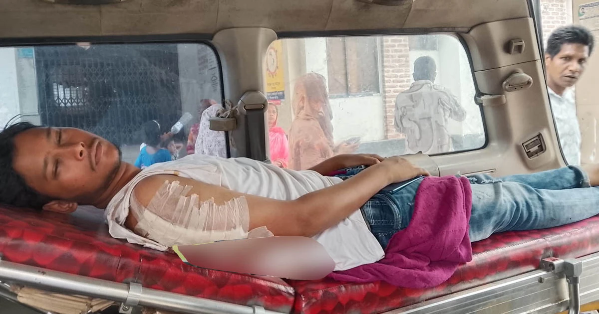 আদালতে মামলা করায় বাদীর পরিবারকে মারধর ও কুপিয়ে জখম, আহত ৭