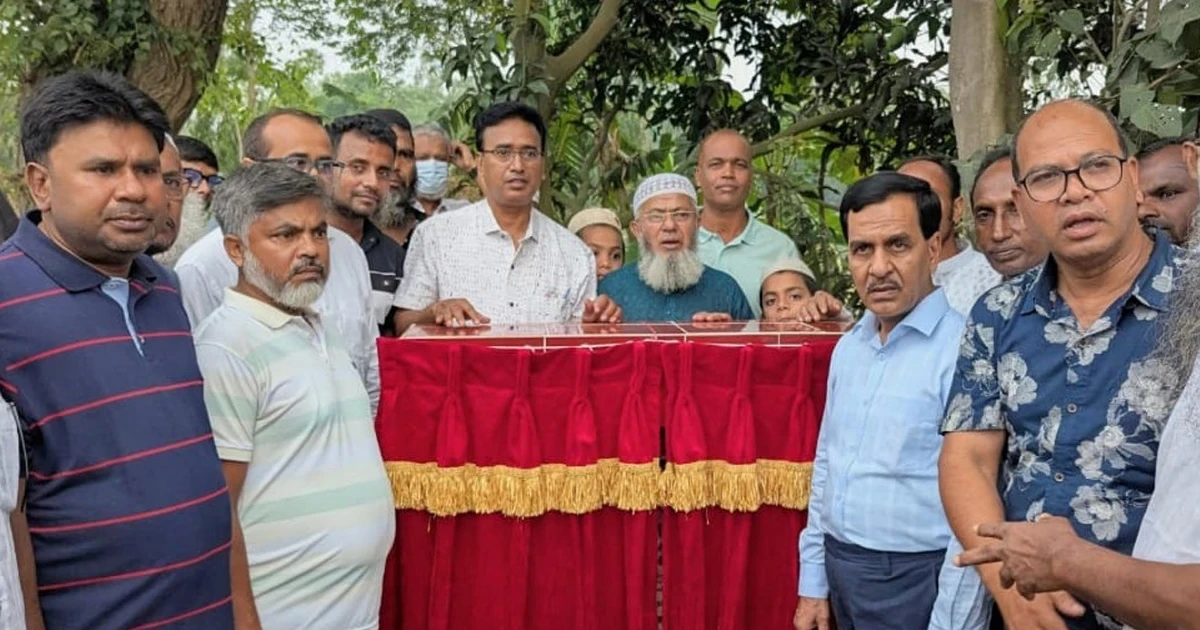 নওগাঁয় কোটি টাকা ব্যয়ে সড়ক সংস্কার কাজের উদ্বোধন করলেন এমপি ধলু
