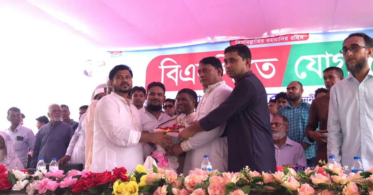 আওয়ামী লীগের ১২ শত নেতা কর্মীর বিএনপিতে যোগদান