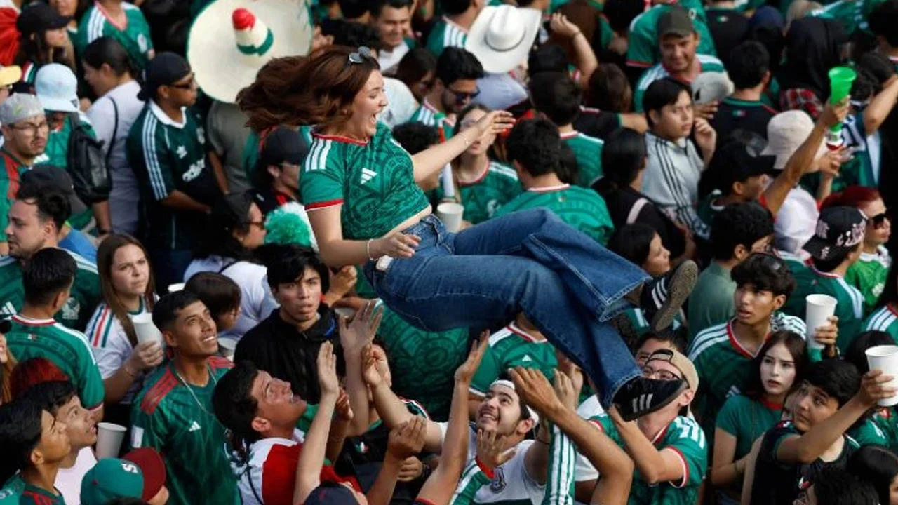 মেক্সিকোর জয় উদযাপনে রাস্তায় লাখো মানুষ, তিনজনের মৃত্যু