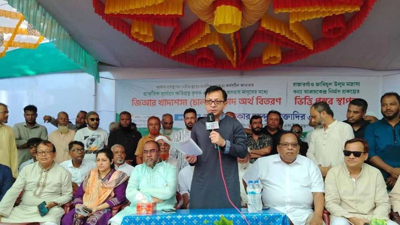 প্রাকৃতিক দুর্যোগে ক্ষতিগ্রস্ত মানুষের পাশে দাঁড়ানো সরকারের অন্যতম অগ্রাধিকার