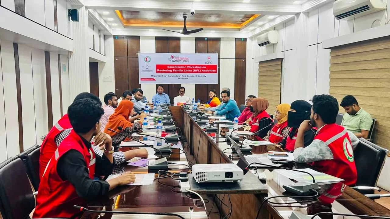 দুর্যোগে বিচ্ছিন্ন পরিবার পুনর্মিলনে ফেনীতে রেড ক্রিসেন্টের প্রশিক্ষণ