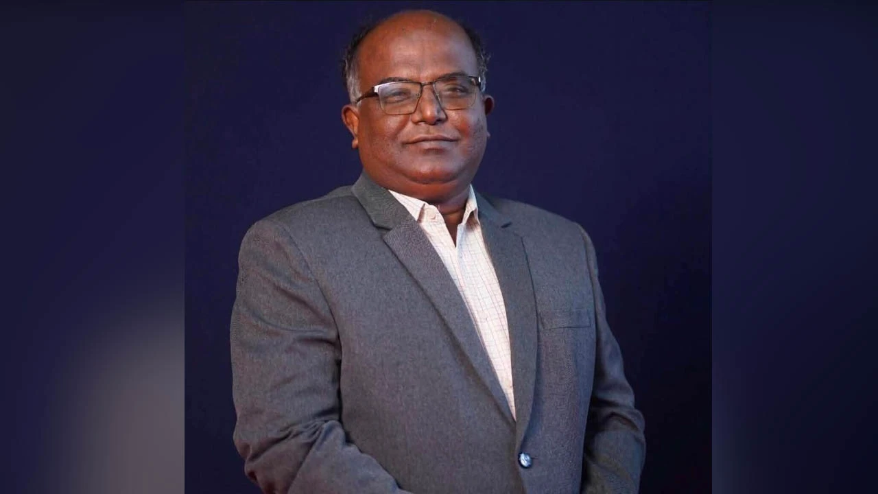 রাজনীতি নিষিদ্ধ সত্ত্বেও দলীয় পদ ছাড়েননি প্রো-ভিসি