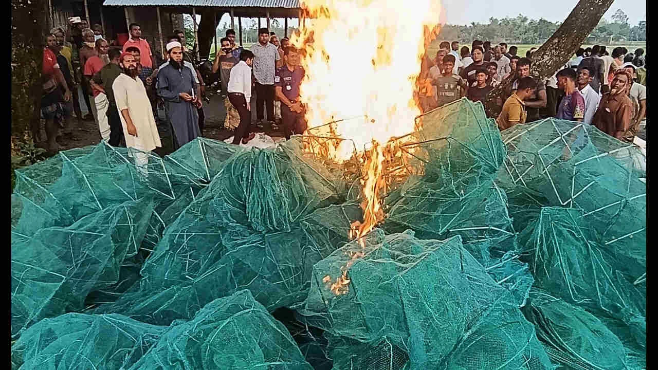 কিশোরগঞ্জে ২০ লক্ষ টাকার অবৈধ চায়না  দুয়ারী জাল উদ্ধার