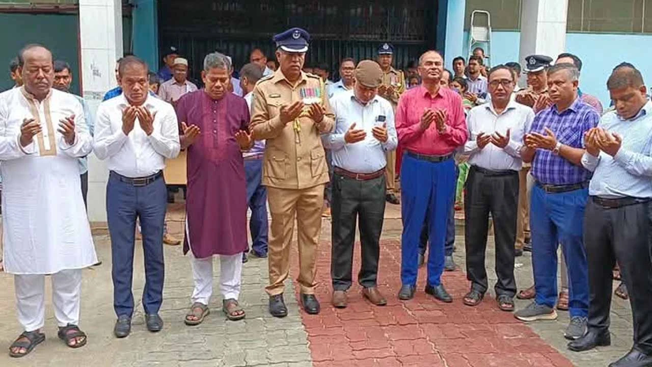 জুলাই গণঅভ্যুত্থান দিবসে দিনাজপুরে শহীদদের প্রতি শ্রদ্ধা, দোয়ায় স্মরণ