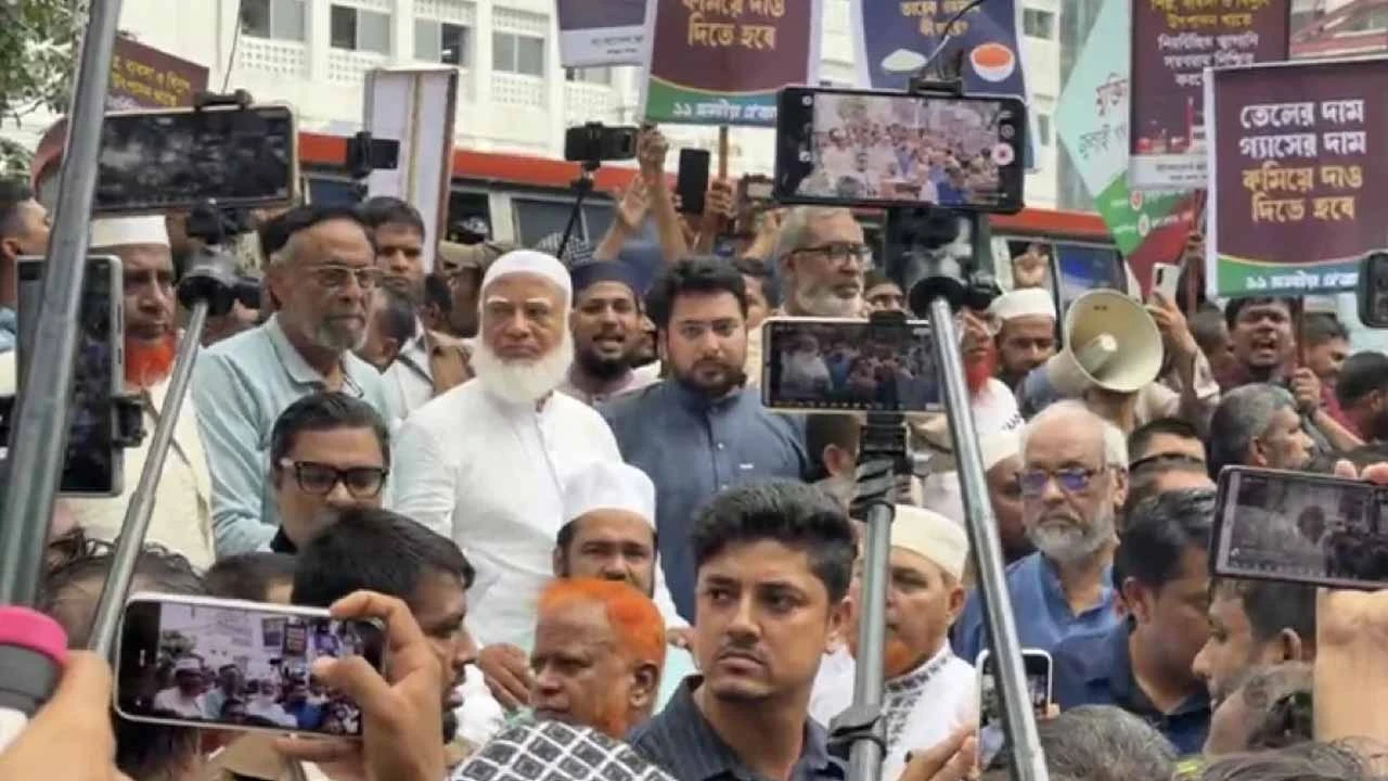 ‘কাউকে অসম্মান করতে নয়, জনগণের দাবি নিয়ে এসেছি’