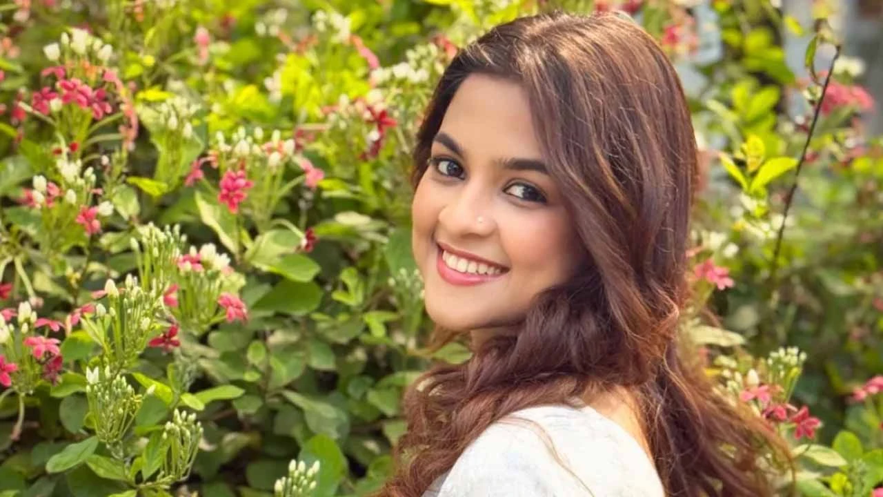প্রেমের খুব ইচ্ছা নেই : সাদিয়া আয়মান