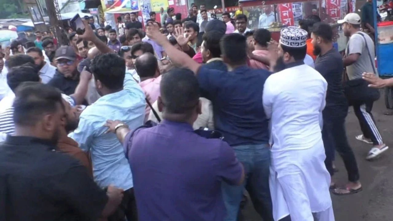 এমপি আমির হামজার গাড়ি ভাঙচুর, জামায়াত-গণধিকার সংঘর্ষ