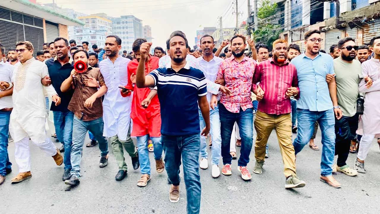 স্বেচ্ছাসেবক দলের প্রতিষ্ঠাবার্ষিকীতে টঙ্গীর মহাসড়কে বর্ণাঢ্য র‍্যালি, নেতৃত্বে আবু বক্কর