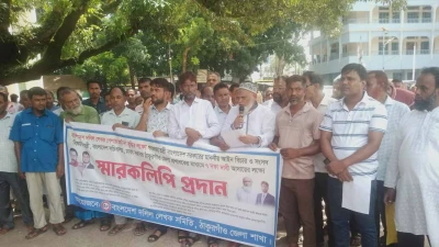 ঠাকুরগাঁওয়ে ৭ দফা দাবিতে দলিল লেখকদের মানববন্ধন ও স্মারকলিপি