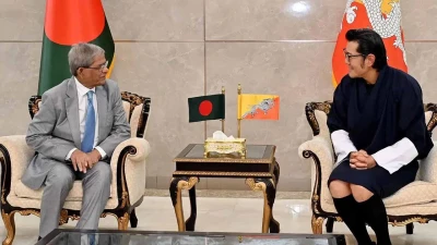ঢাকায় ভুটানের রাজার যাত্রাবিরতি, সৌজন্য সাক্ষাৎ করলেন রাষ্ট্রপতি