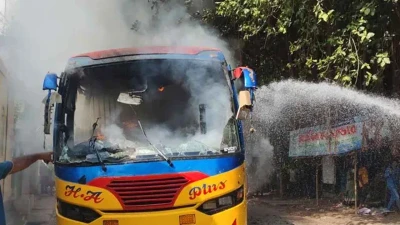 শ্রমিক নেতা আটকের ঘটনায় রণক্ষেত্র দিনাজপুর