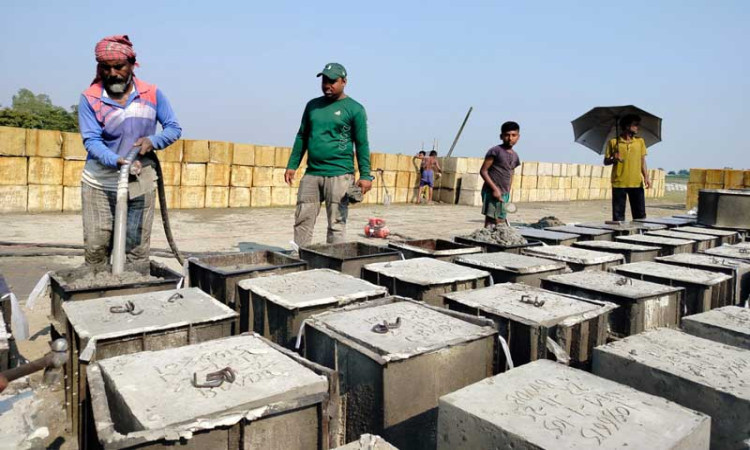 গাইবান্ধার মানুষের দীর্ঘশ্বাসের অবসান; চলছে নদীতীর রক্ষার কাজ