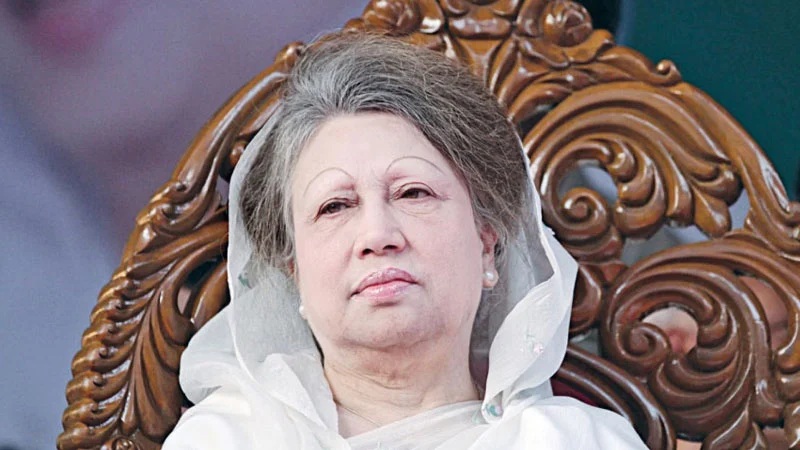 খালেদা জিয়াকে লন্ডন নিতে আসছে না এয়ার অ্যাম্বুলেন্স