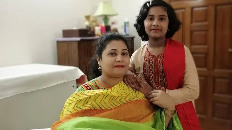 বোরকা পরে এসে মা-মেয়েকে হত্যা করে গৃহকর্মী, বেরিয়ে যায় স্কুল ড্রেসে