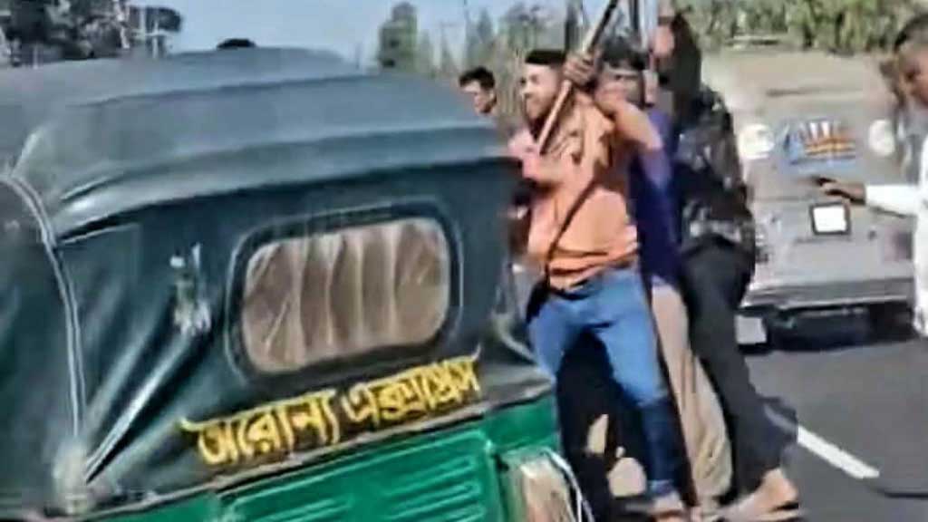 চট্টগ্রামে সিএনজি ‘চালকদের হামলায়’ ২ পুলিশ আহত