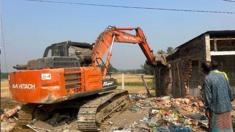 সিলেটে শতাধিক অবৈধ স্থাপনা উচ্ছেদ করেছে সওজ