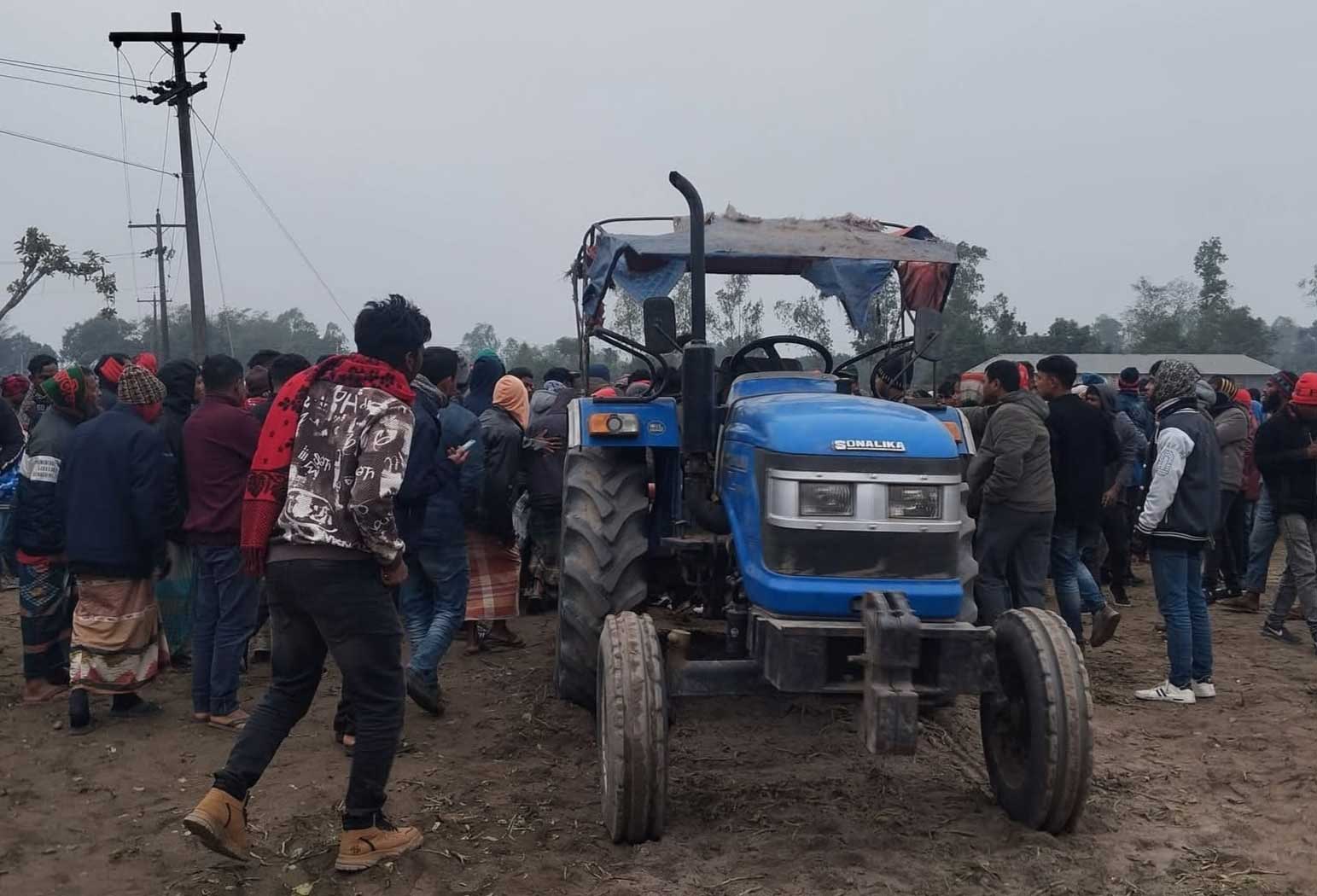 কিশোরগঞ্জে ট্রাক্টরের ফলায় পড়ে যুবকের মৃত্যু