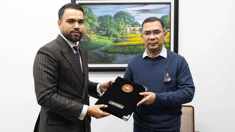 প্রধান উপদেষ্টার শোকবার্তা তারেক রহমানের কাছে হস্তান্তর