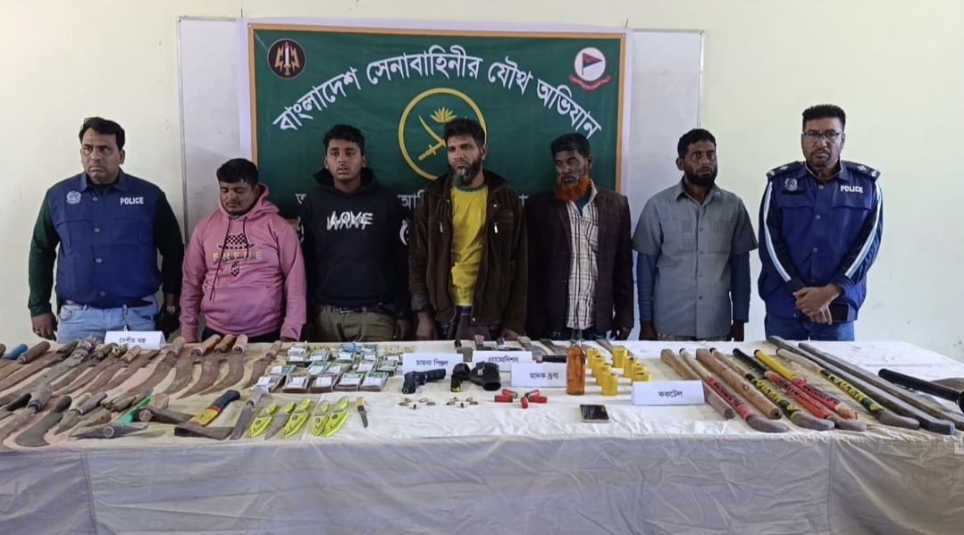 নারায়ণগঞ্জের আড়াইহাজারে লুট হওয়া অস্ত্র-গুলি উদ্ধার, গ্রেফতার ৫