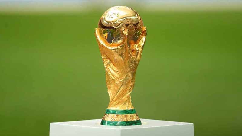 বিশ্বকাপ ট্রফি এখন বাংলাদেশে, ফুটবলপ্রেমীদের উচ্ছ্বাস