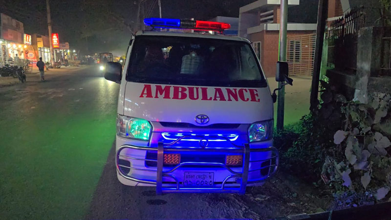 অ্যাম্বুলেন্সকে সিন্ডিকেটের বাধা, পথেই রোগীর মৃত্যু