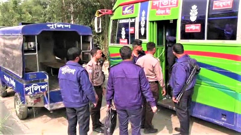 চলন্ত বাসে কলেজছাত্রীকে রাতভর দলবদ্ধভাবে যৌন নিগ্রহ