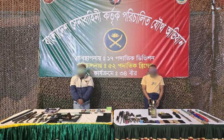 সেনাবাহিনীর হাতে আটক বিএনপি ও স্বেচ্ছাসেবক দল নেতার বাসায় অস্ত্র উদ্ধার