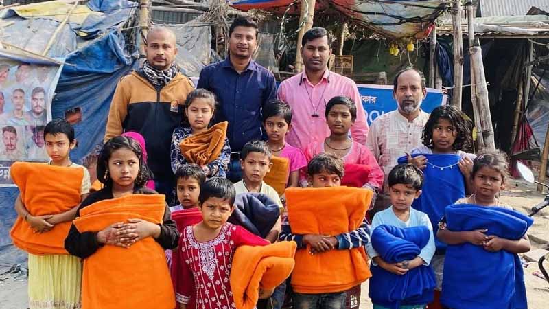 টঙ্গীতে গ্লোবাল কিডস স্কুলের শিক্ষার্থীদের মাঝে শীতবস্ত্র বিতরণ