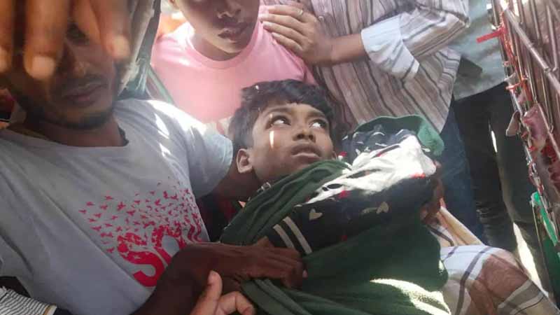 মিয়ানমার থেকে ছোড়া গুলিতে টেকনাফে দুই কিশোর আহত