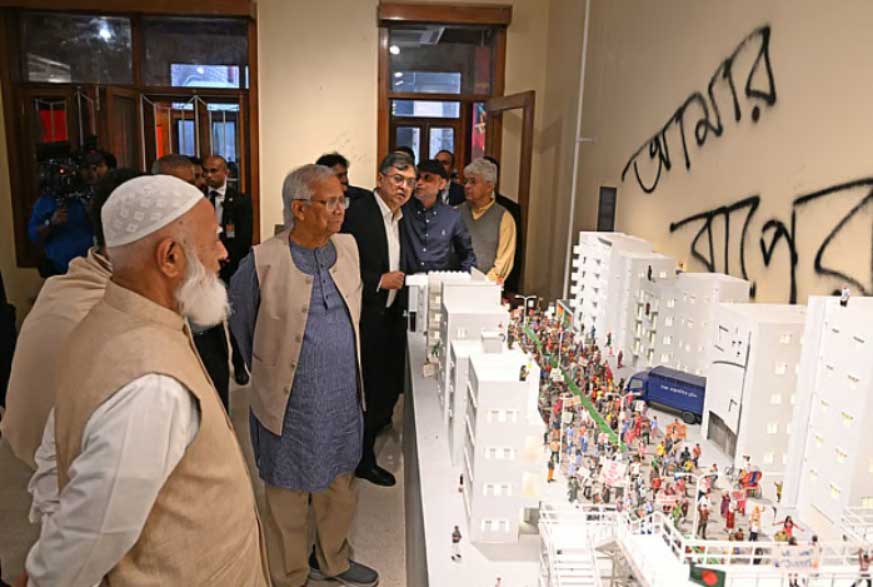জুলাই গণ-অভ্যুত্থান স্মৃতি জাদুঘর পরিদর্শনে প্রধান উপদেষ্টা