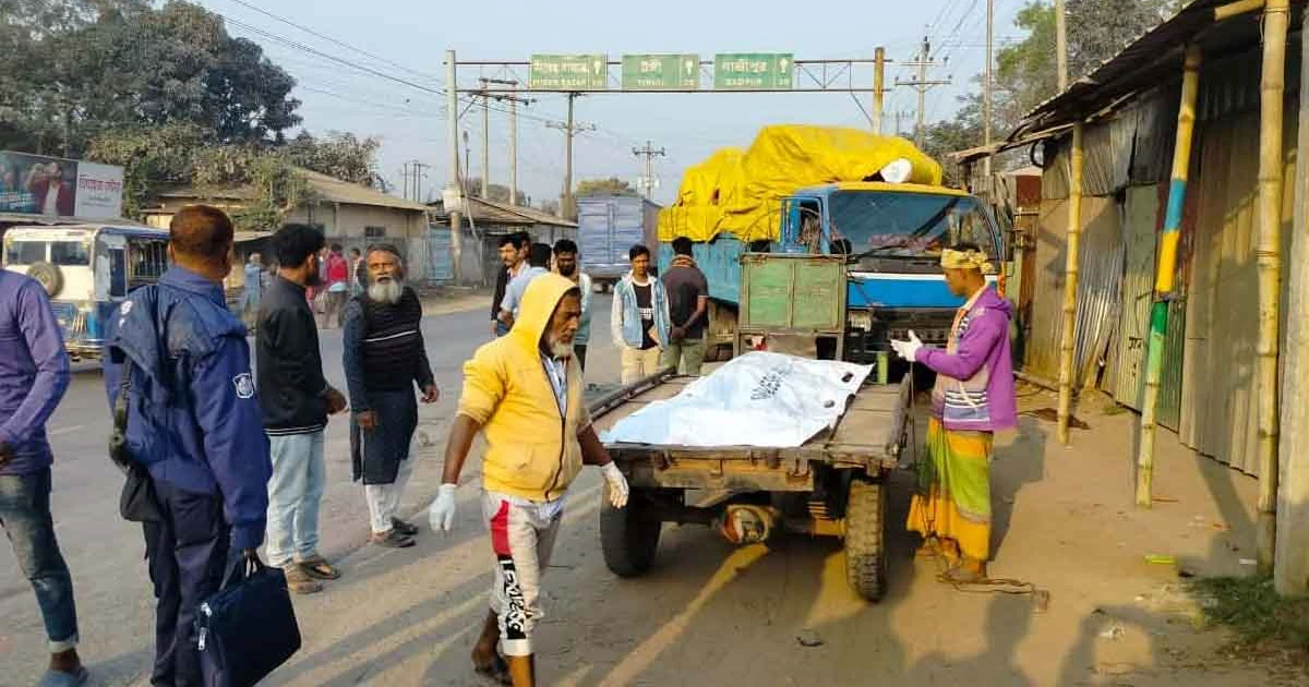 পলাশে কাভার্ড ভ্যানের ধাক্কায় ট্রাকের হেলপার নিহত
