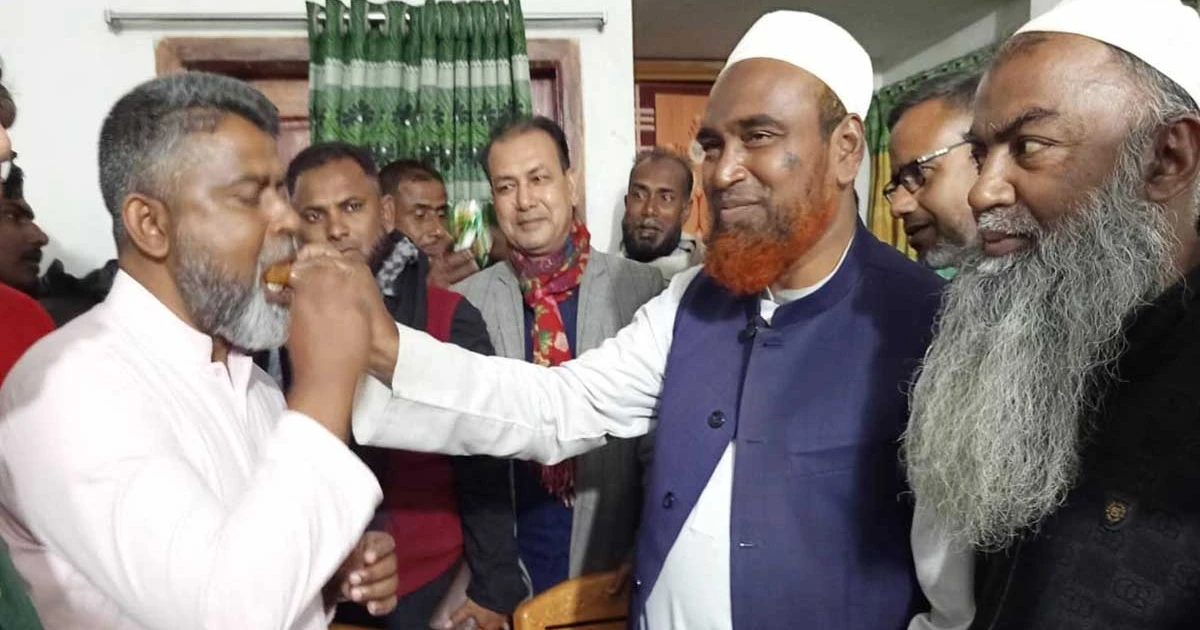 নওগাঁ-৩ প্রতিদ্বন্দ্বির বাড়ি গিয়ে প্রশংসায় ভাঁসছেন নব-নির্বাচিত এমপি ফজলে হুদা