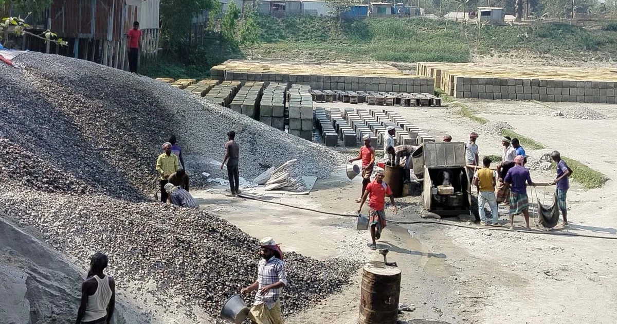 গাইবান্ধায় নদী রক্ষার স্থায়ী কাজ হওয়ায় এলাকাবাসীর স্বস্তি
