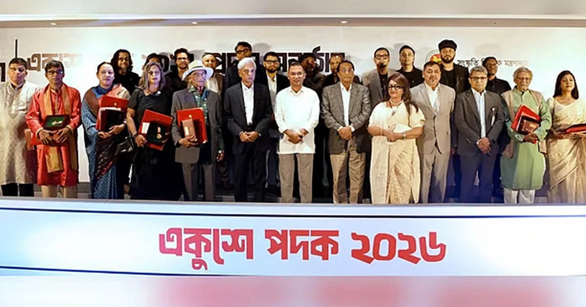 গুণীজনদের হাতে একুশে পদক তুলে দিলেন প্রধানমন্ত্রী
