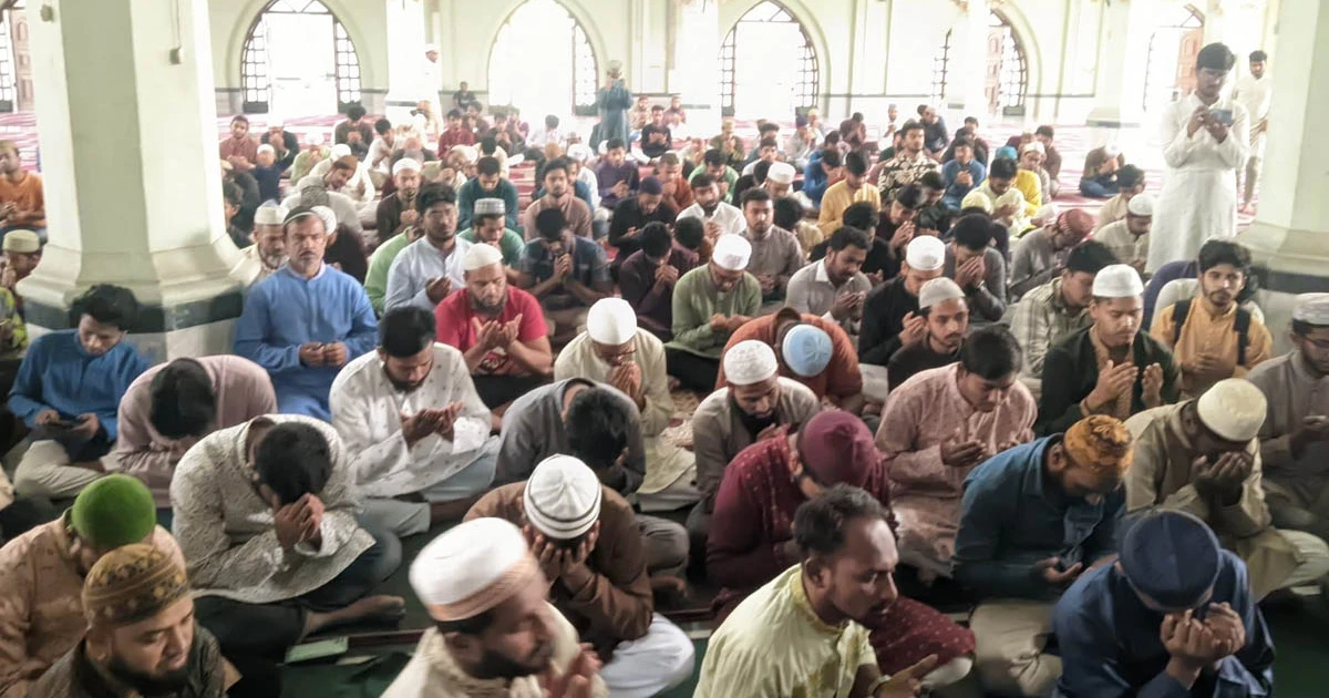 ইবি শিক্ষিকা রুনার রূহের মাগফেরাত কামনায় প্রশাসনের দোয়া