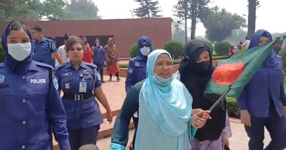 জাতীয় স্মৃতিসৌধে আ.লীগের পক্ষে ফুল দিতে এসে আটক ৩